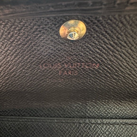 Louis Vuitton Key Holder Black EPI - Picture 8 of 11